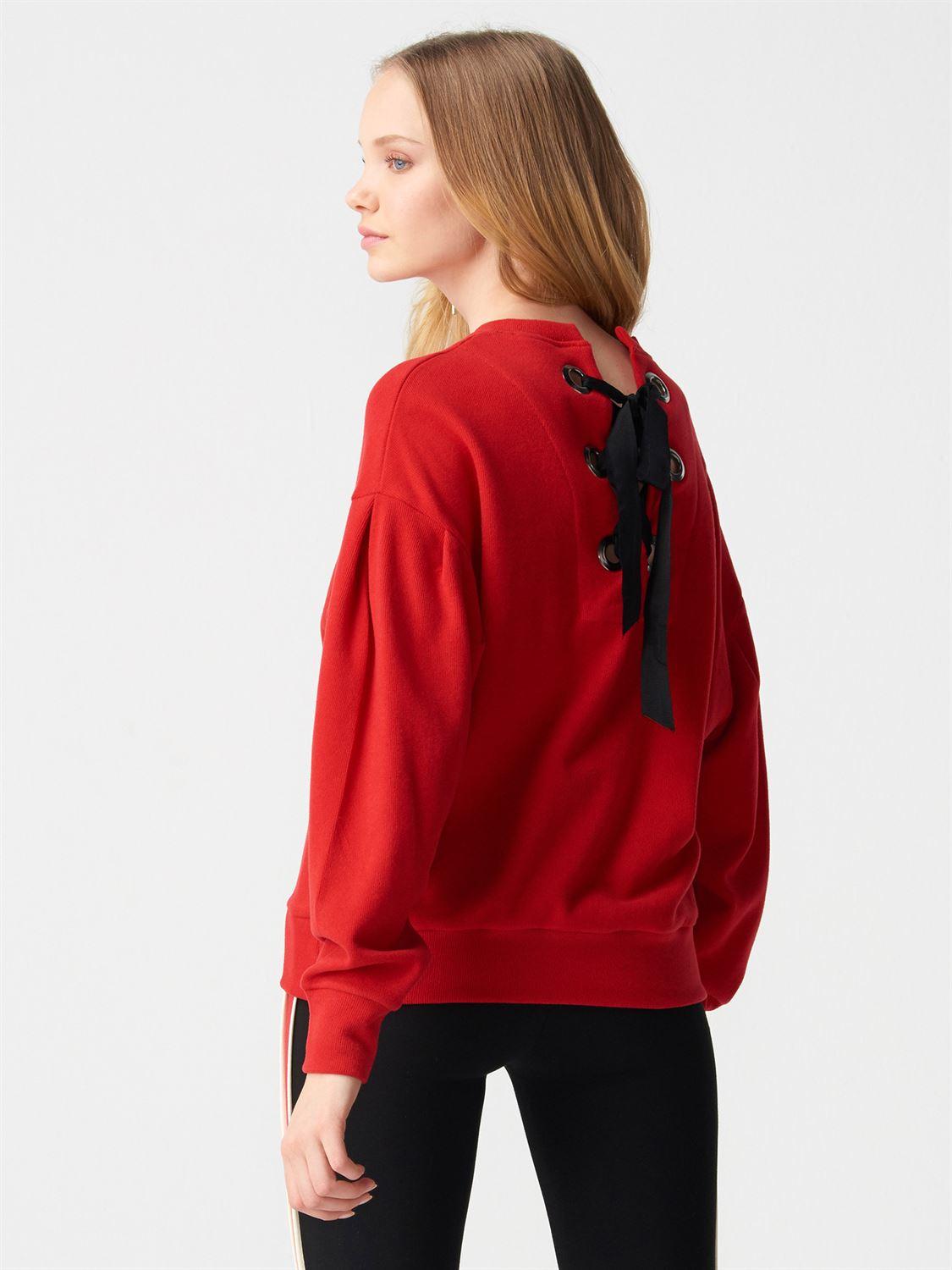 3405 Arka Kuşgözü Detaylı Sweatshirt-Kırmızı